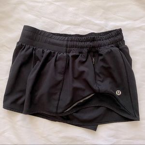 Lululemon Hottie Hot Shorts 2.5”